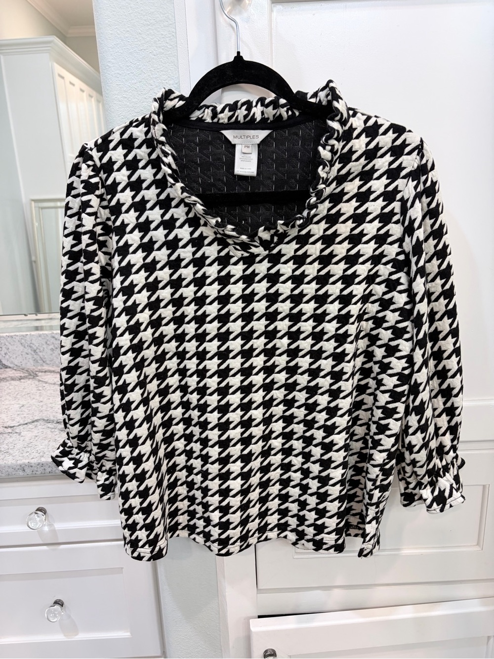 Multiples Black & White Houndstooth V-Neck Pullover